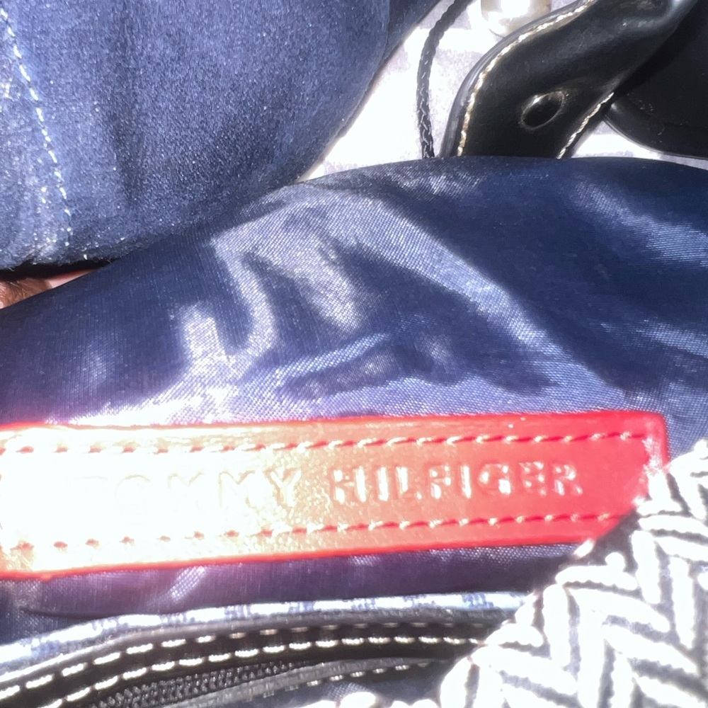 Tommy Hilfiger Stylish‎ Black and Gray Women's Handbag - Picture 4 of 4